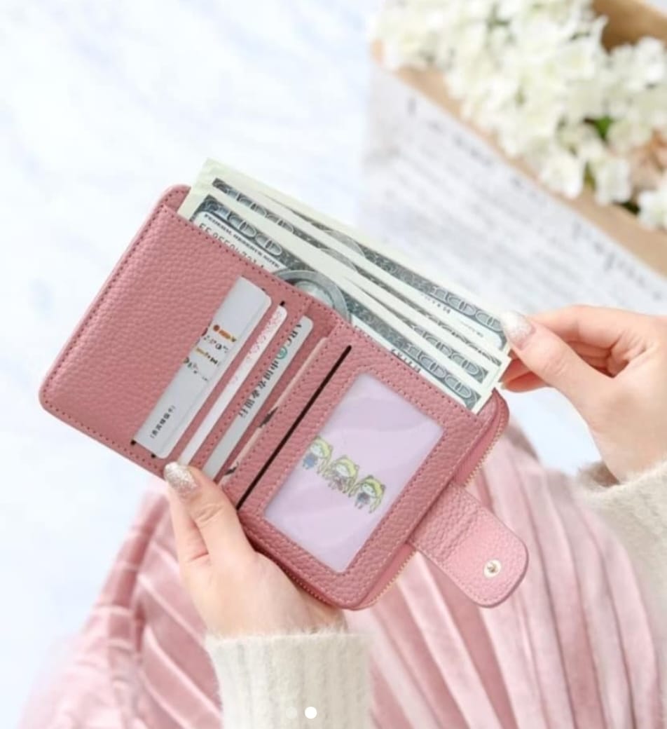 Women's zip wallet