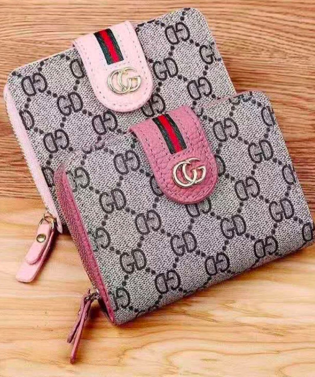 Women's zip wallet